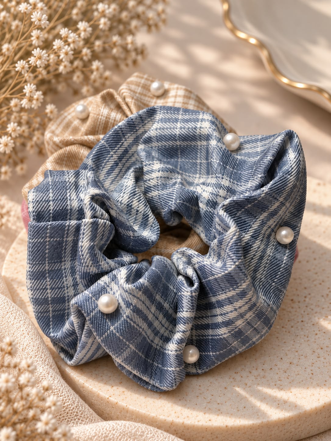 PEARLS & PLAID