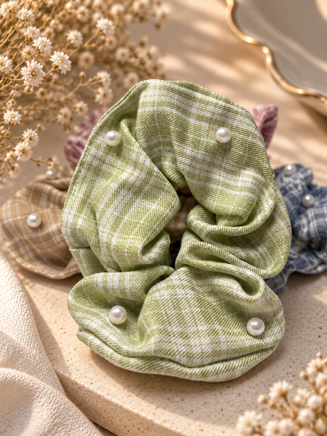 PEARLS & PLAID